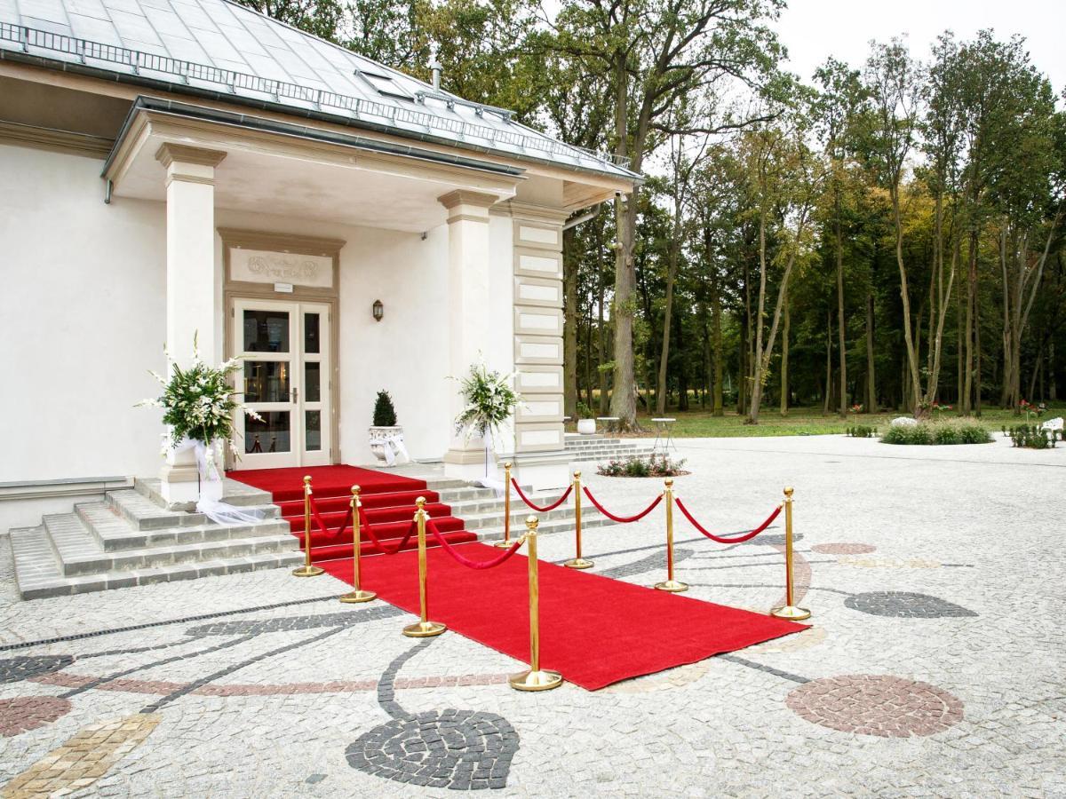 Palac Dabrowka Rawicz Luaran gambar