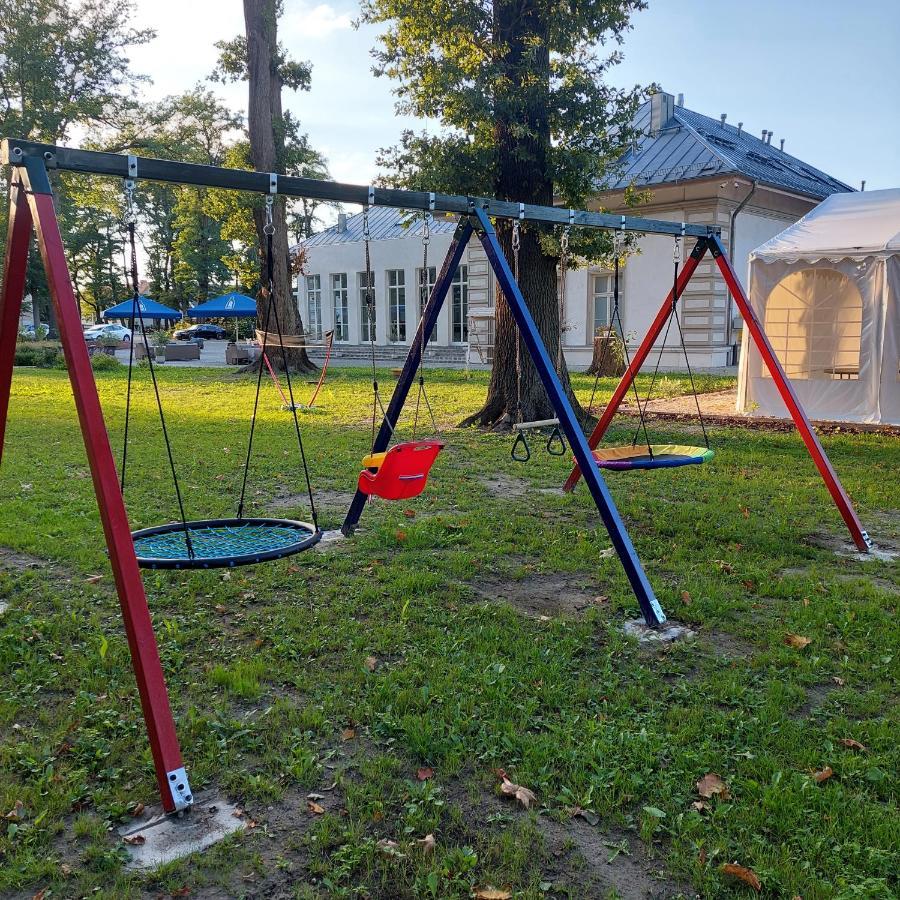 Palac Dabrowka Rawicz Luaran gambar